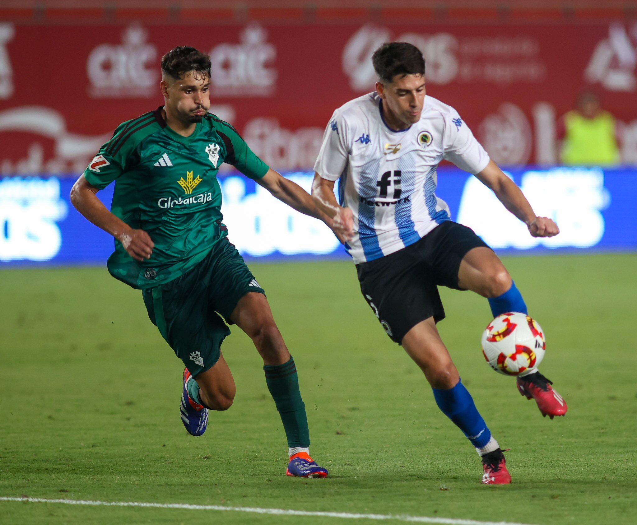 Roger Colomina, ayer, en el Estadio Enrique Roca en el partido frente al Albacete