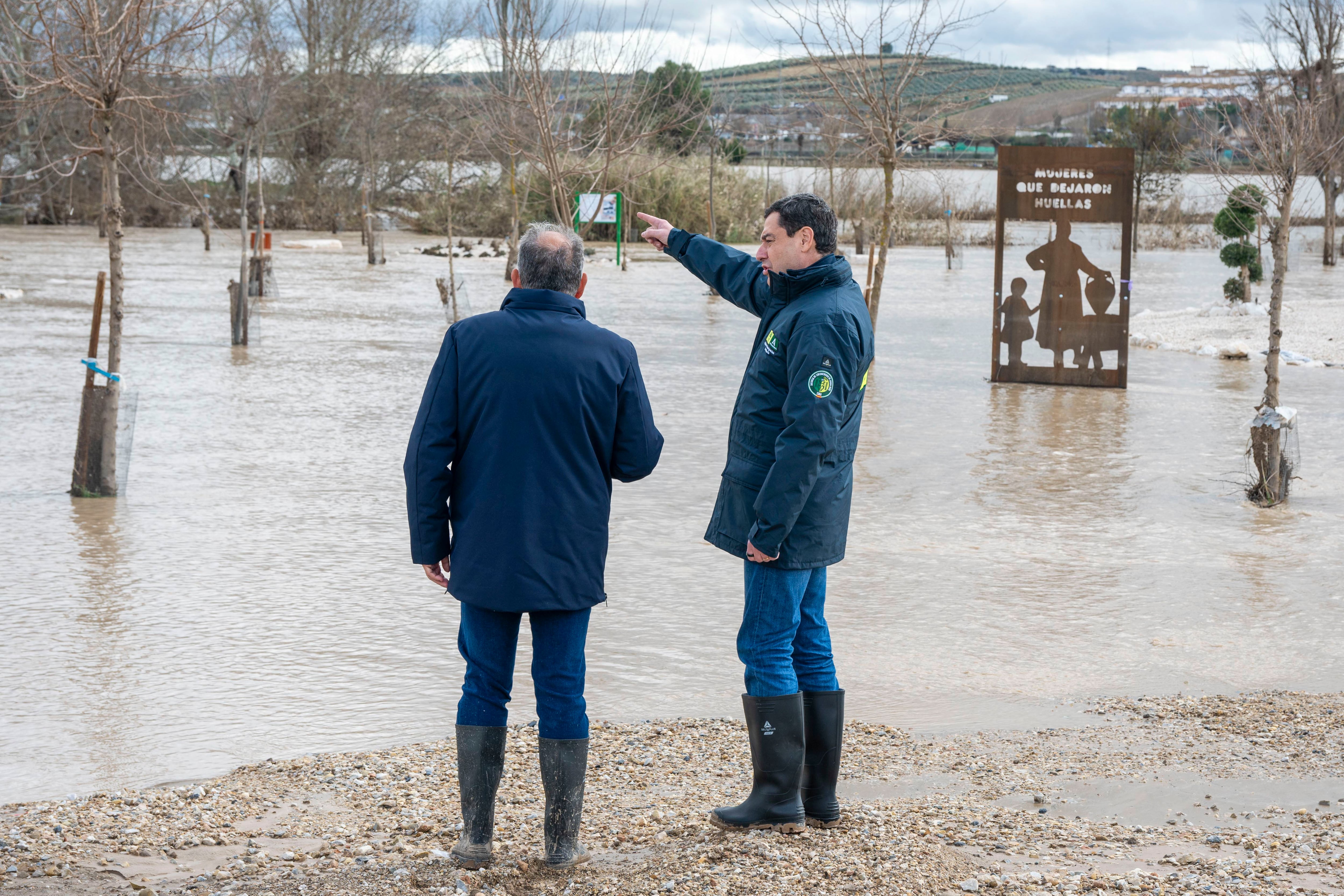 El presidente de la Junta de Andalucía, Juanma Moreno Bonilla, ha confirmado el regreso "paulatino" de los vecinos de Grazalema a sus hogares.