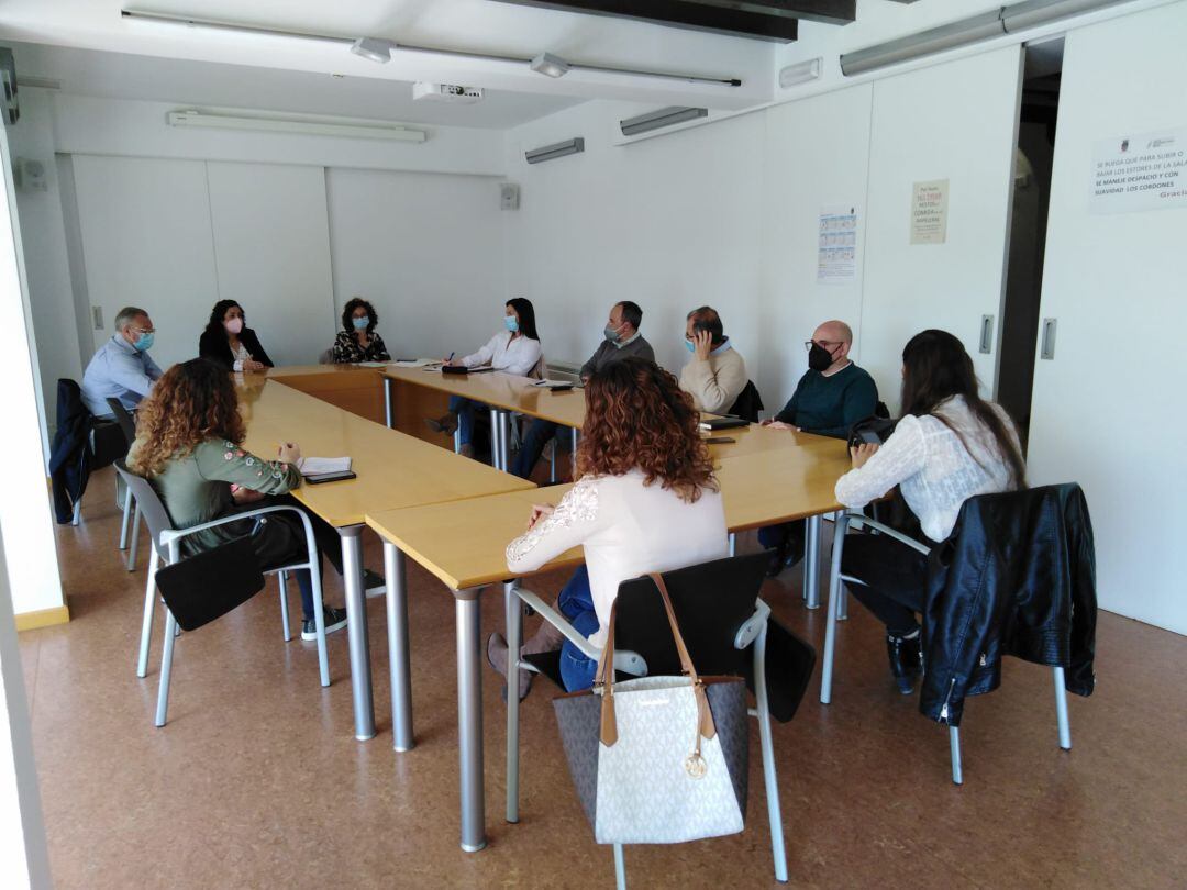 Reunión de trabajao para la redacción del PGOU en Sax 