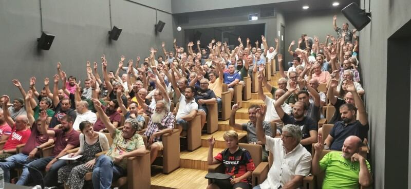 Una imatge de la reunió de divendres on van decidir parar al 100%.