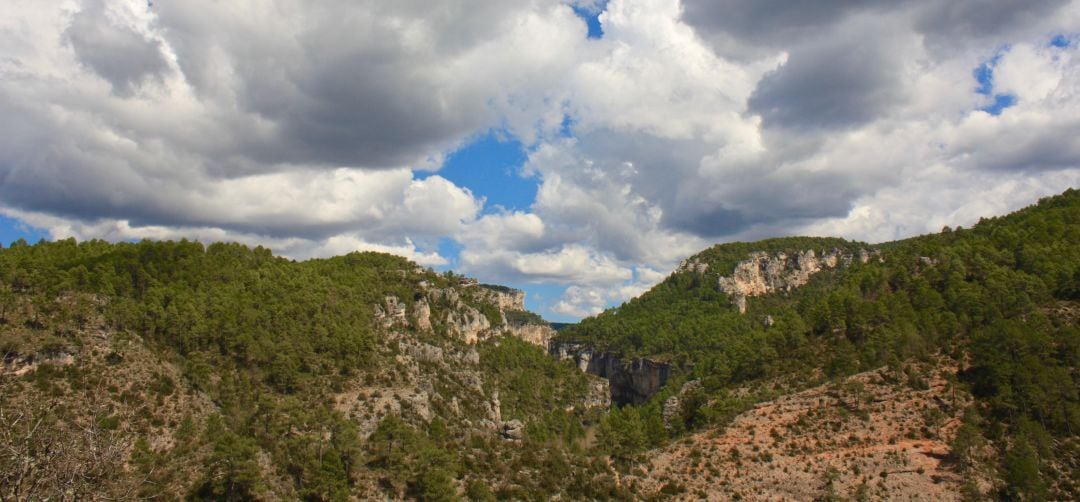 En el entorno de La Herrería de Santa Cristina encontramos bellos parajes naturales como la hoz de Tragavivos.