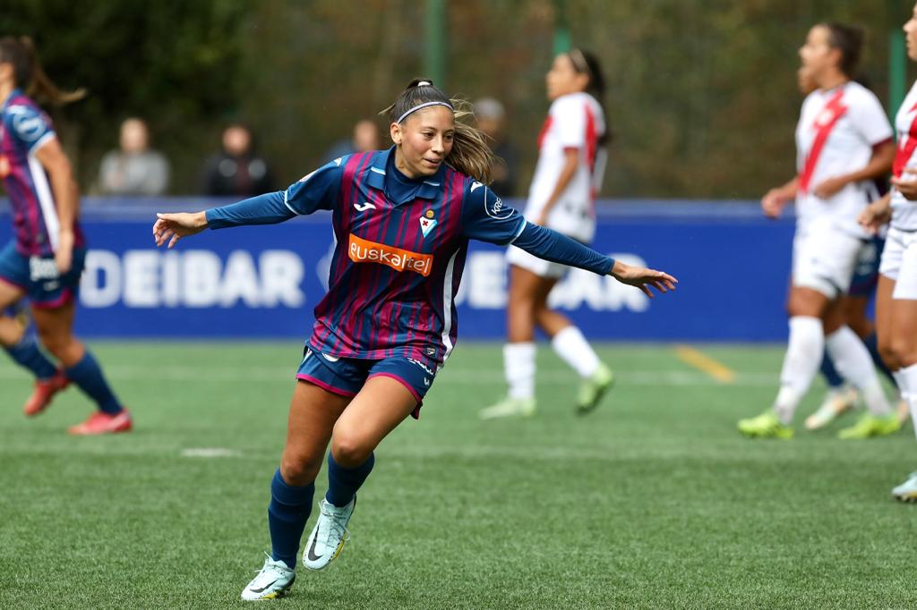 Valentina Morales celebra su gol ante el Rayo