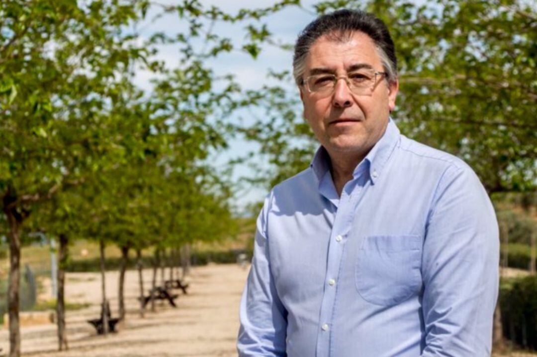 El alcalde de Navas de San Juan, Joaquín Requena, ha vuelto a sufrir un atentado contra su integridad