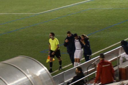 Kevin Sanz abandonó el partido lesionado