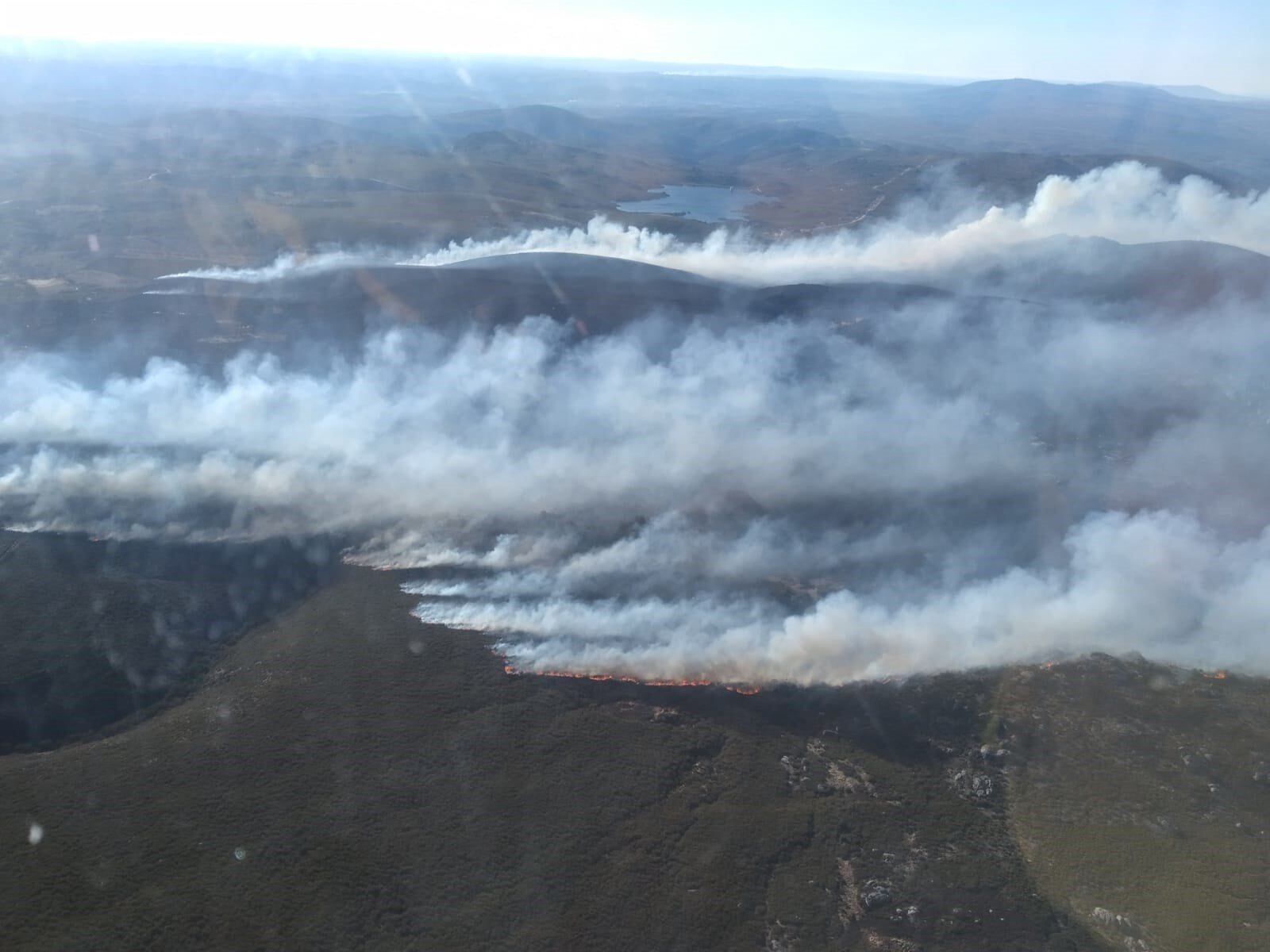 Incendio forestal en el término municipal Hermisende.