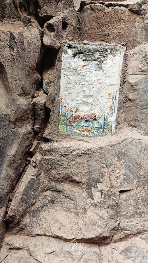 Imagen de la virgen del Carmen dañada por los vándalos en El Confital. @LasCanteras