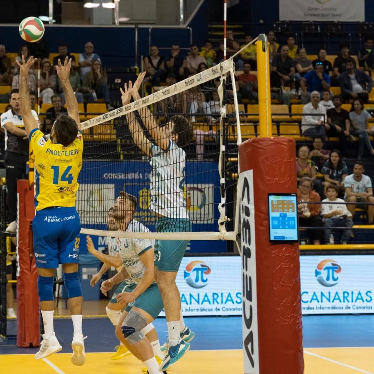 El Volei Villena Petrer regresó de vacío de su visita al C. V. Guaguas (3-0)