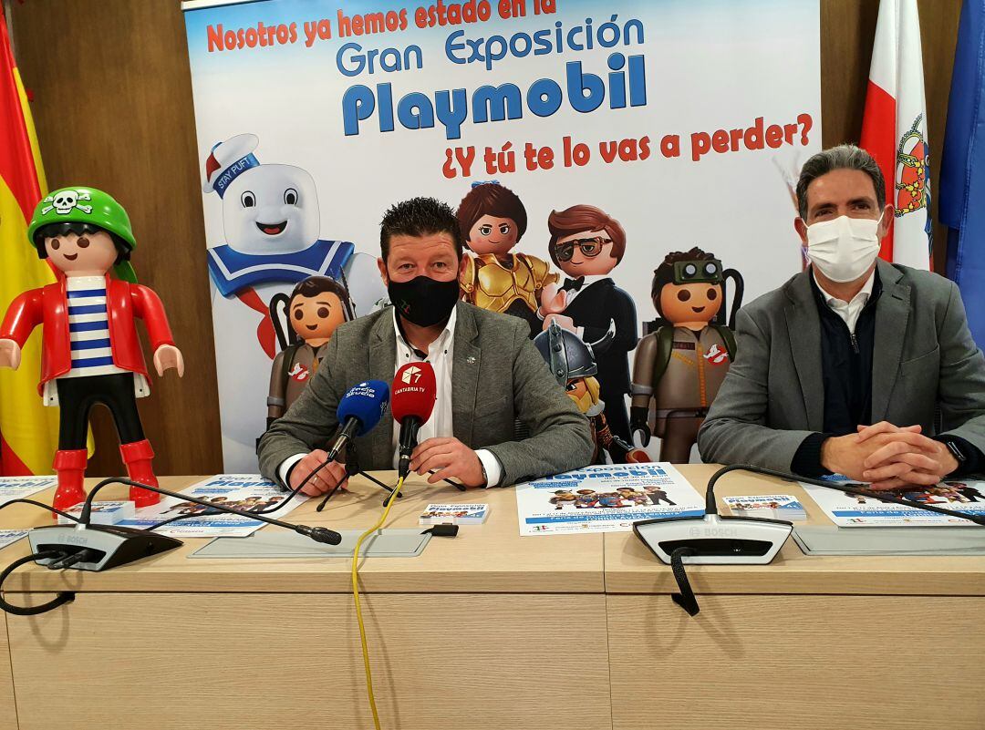 Jesús Sánchez y Carlos Augusto Carrasco en la presentación de la exposición Playmobil.