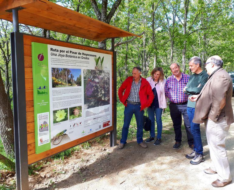 Nueva señalización de una de las rutas del Pinar de Hoyocasero