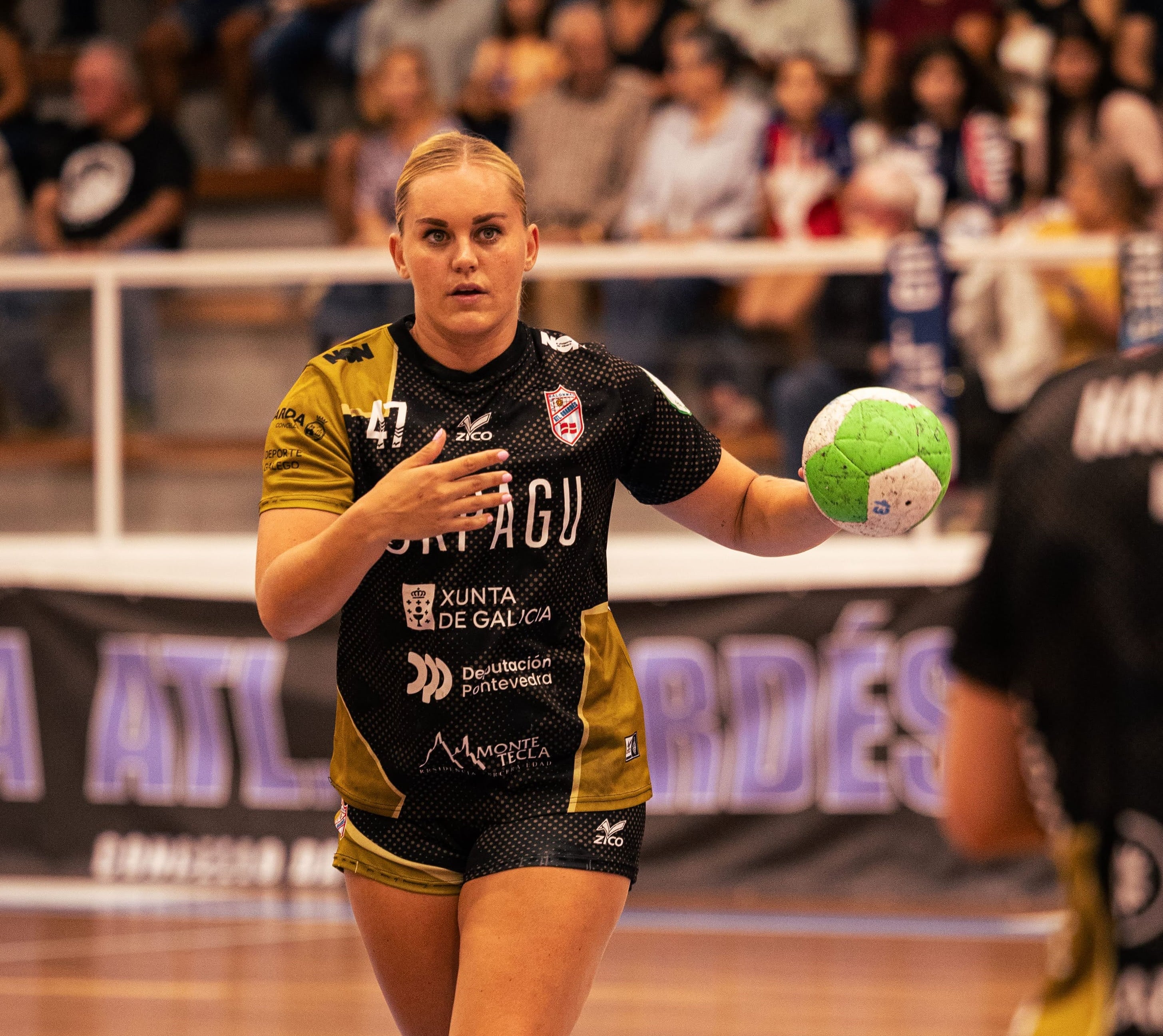 Anouk Nieuwenweg durante un partido con el Mecalia Guardés