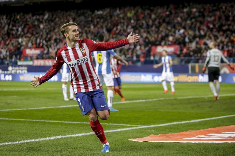 El delantero francés del Atlético de Madrid, Antoine Griezmann, celebra el gol marcado ante al Espanyol