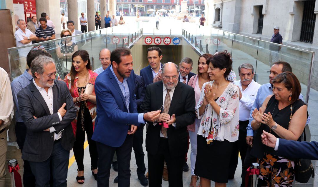El acalde de Valladolid, Óscar Puente, preside el acto de reapertura del parking de la Plaza Mayor de la ciudad