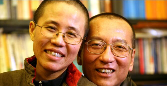 El disidente chino y premio Nobel de la Paz Liu Xiaobo y su mujer Liu Xia