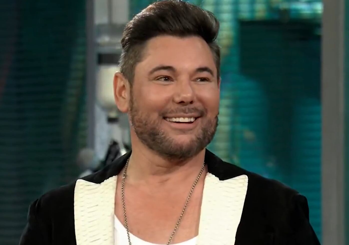 Miguel Poveda durante 'La Revuelta' de David Broncano / RTVE