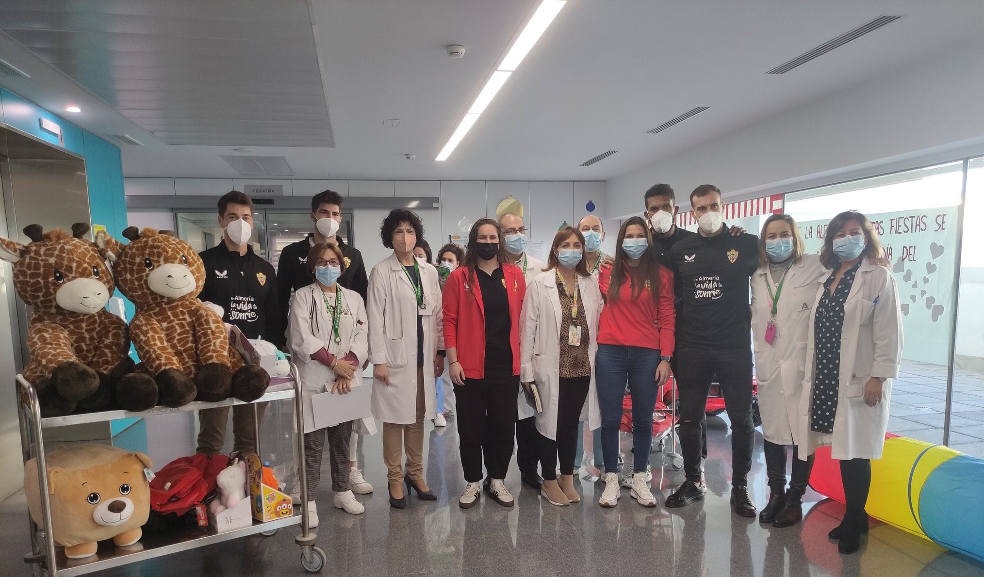 Una visita mágica y emotiva para todos en el Hospital Materno Infantil de Torrecárdenas.