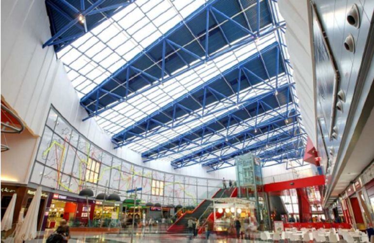 Interior del centro comercial