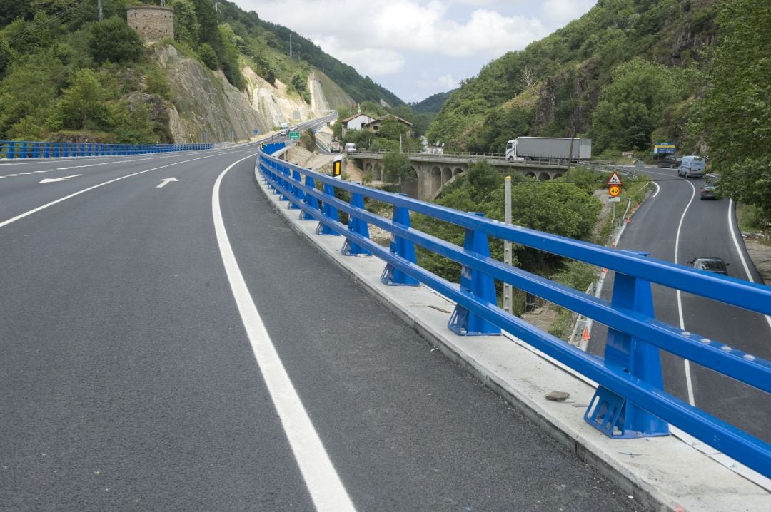 Los alcaldes de la zona piden limitar el transporte de vehículos pesados por la N-121-A
