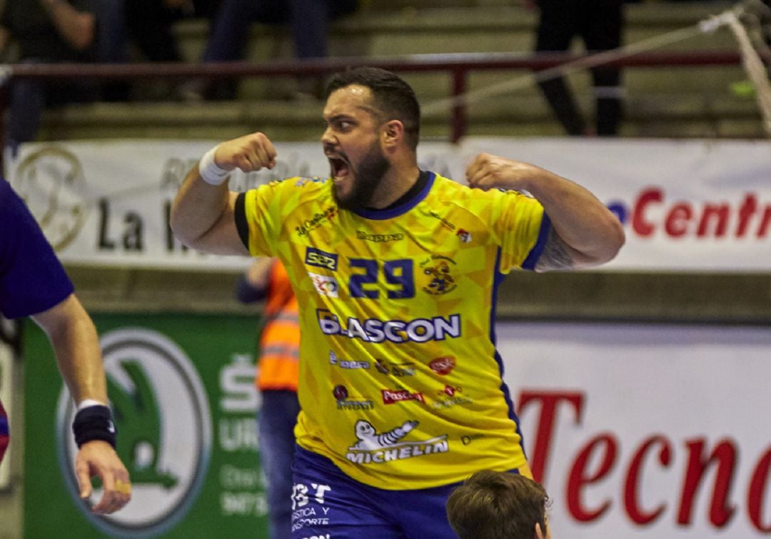 El pivote leonés Javi García durante un encuentro de esta temporada.