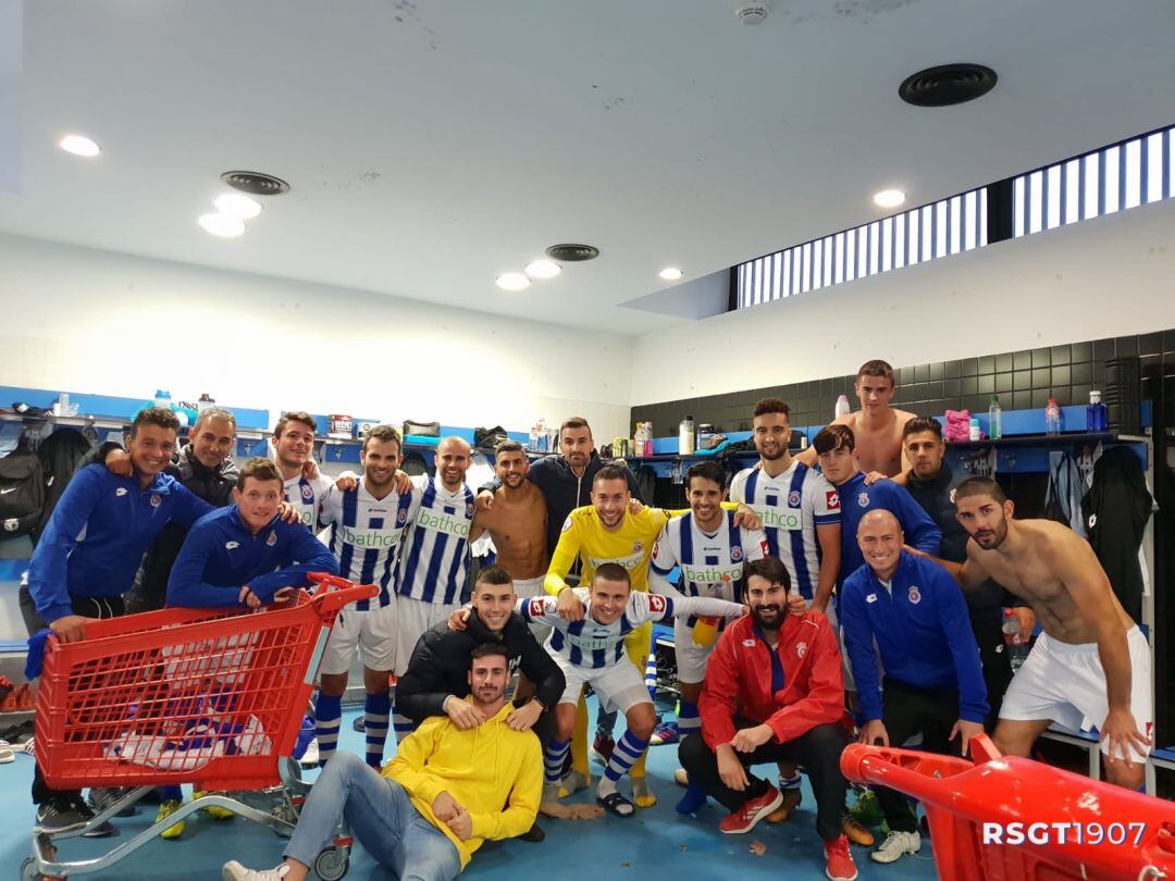 Los jugadores gimnásticos tras el encuentro