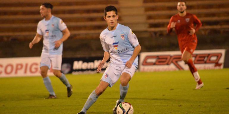 El Compos alivió un poco su situación ganando al Izarra