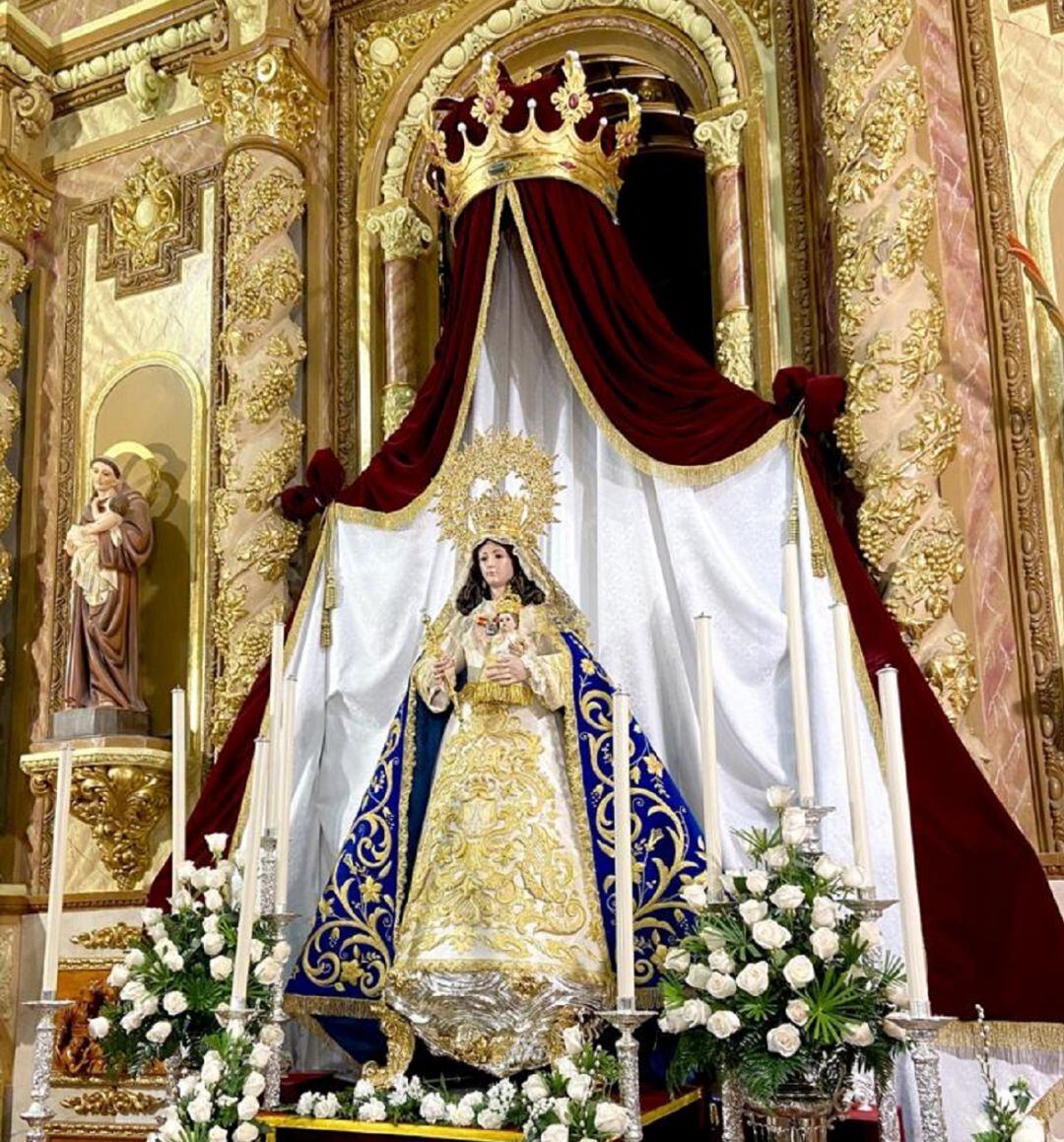 Virgen de Gracia en su altar de culto en Puertollano 