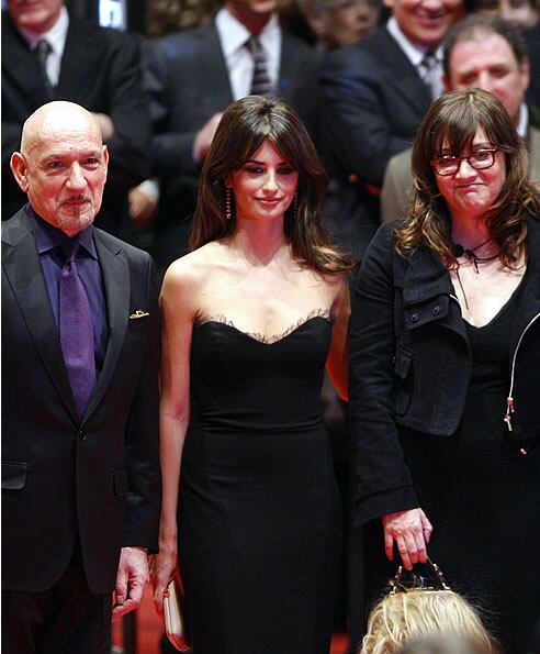 Penélope Cruz junto a Isabel Coixet y Ben Kingsley en la presentación de &#039;Elegy&#039; en la Berlinale