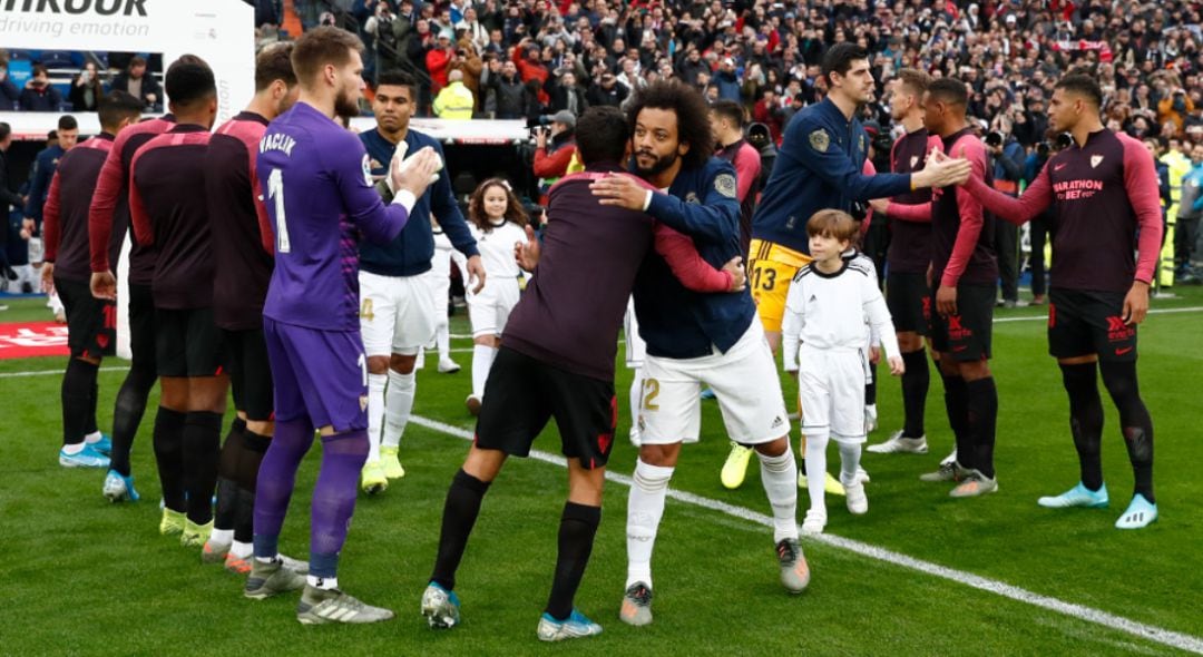 Pasillo del Sevilla al Real Madrid por la consecución de la Supercopa el pasado domingo