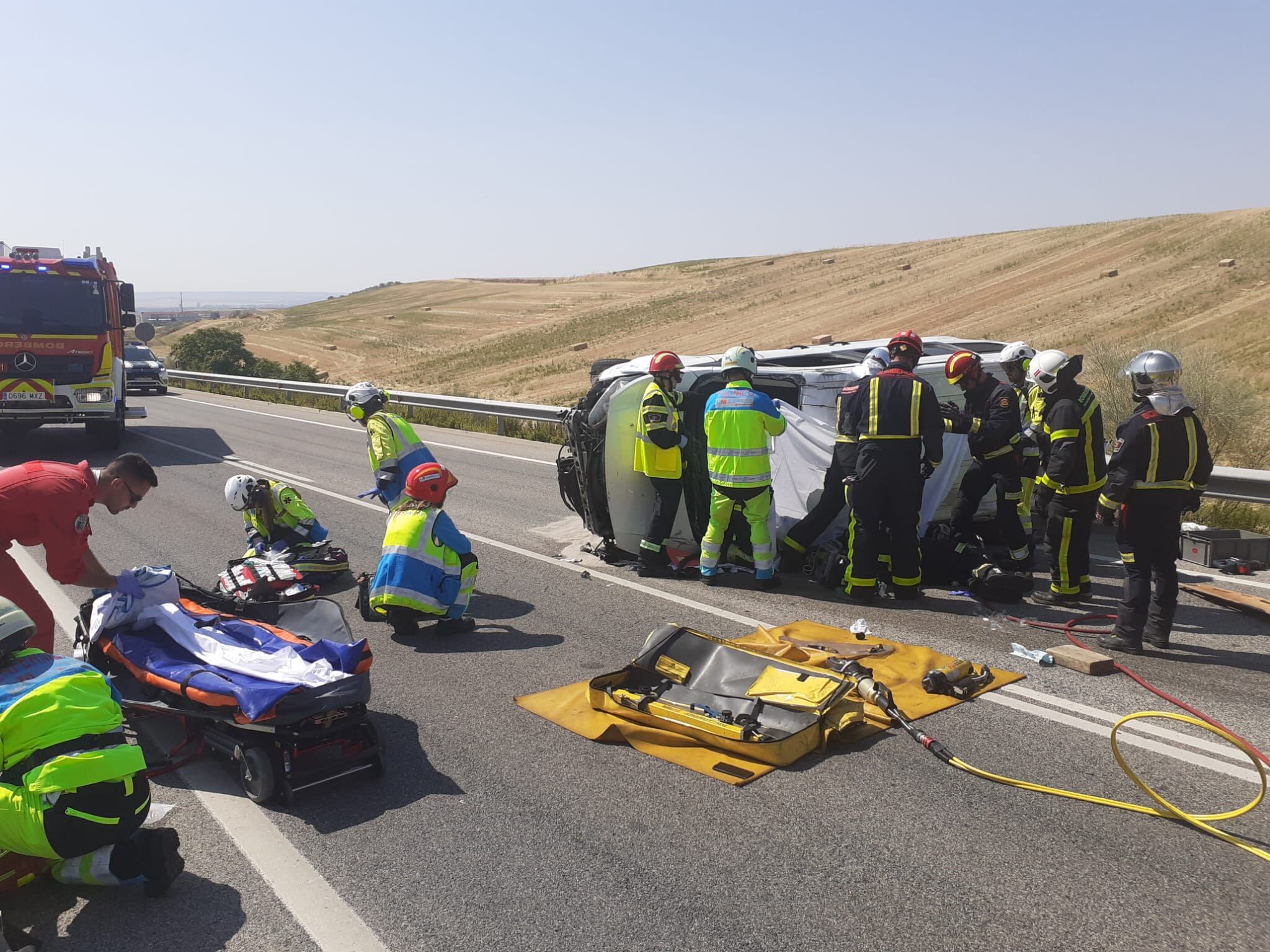 Herido grave un joven de 19 años al chocar su furgoneta contra un camión en Daganzo