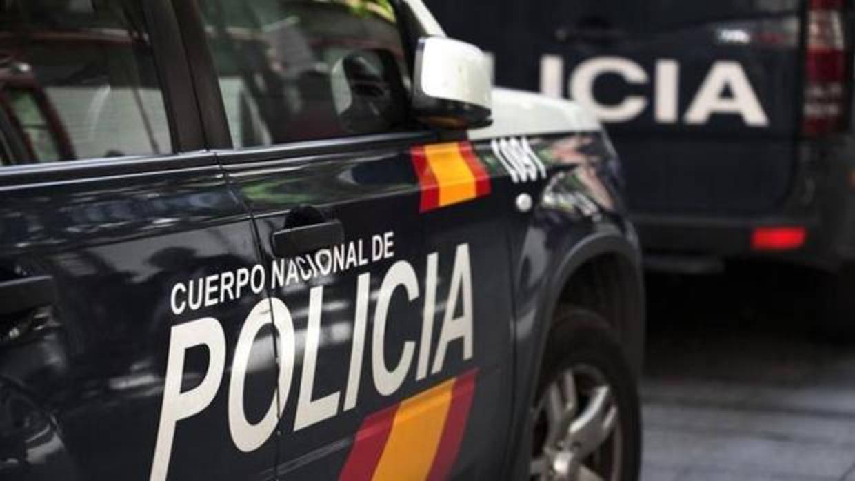 Un vehículo de Policía Nacional