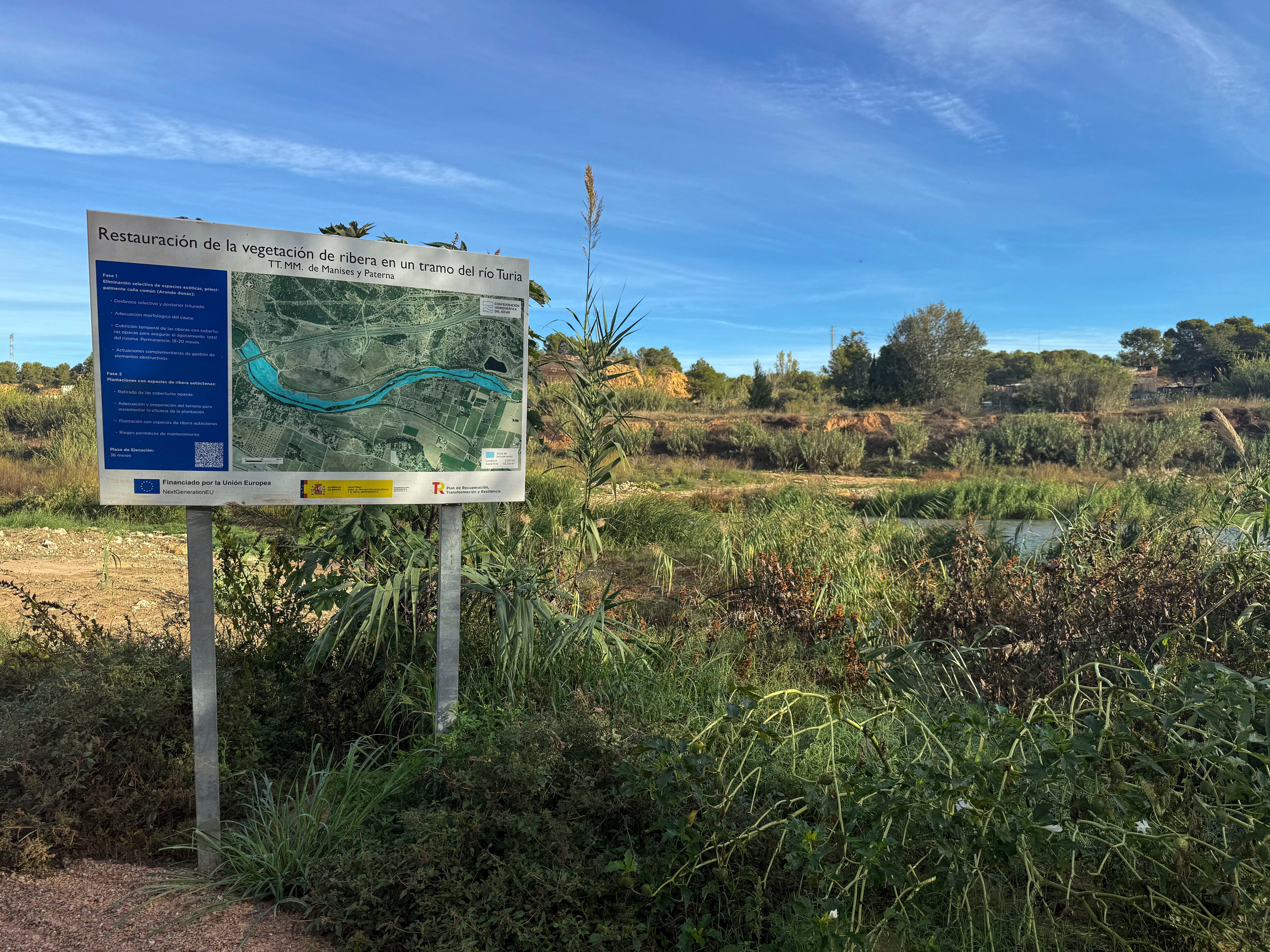 GRAFCVA000. MANISES (VALENCIA), 22/10/2025.- Unos operarios hallaron este martes durante unos trabajos de movimiento de tierra en el municipio valenciano de Manises los restos mortales de una persona, que están siendo analizados para comprobar su identidad y, en su caso, si corresponde a una de las tres personas aún desaparecidas en la dana. EFE/Raquel Segura
