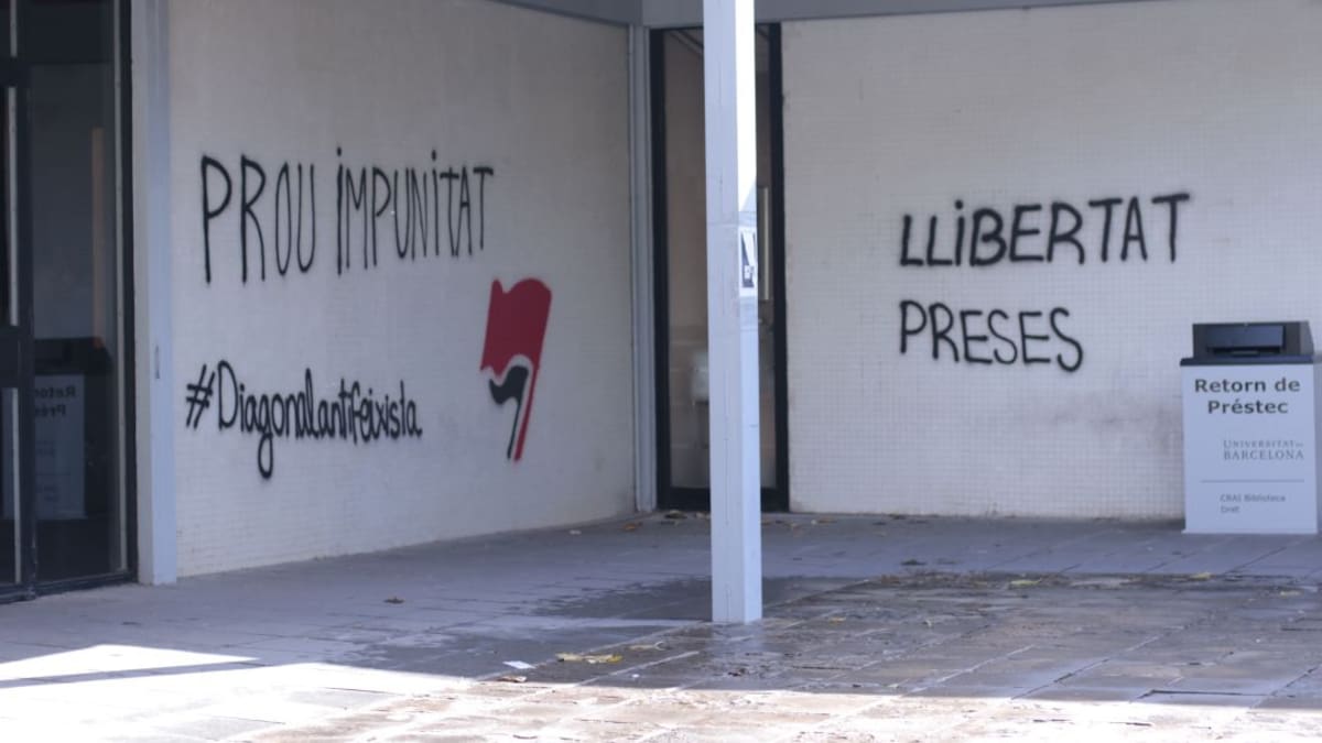 El "vaciemos las aulas" frente al "quiero ir a clase" de las universidades de Barcelona