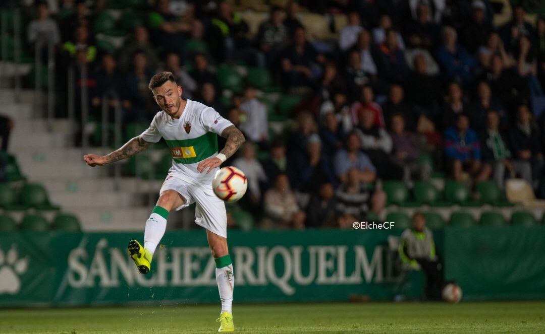 Josan Ferrández en un partido con el Elche