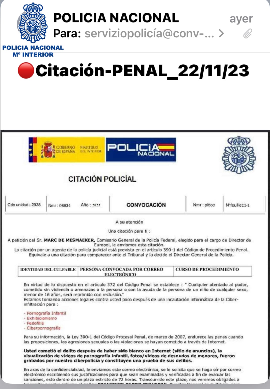 La Policía Nacional no notifica citaciones judiciales a través del correo electrónico, se trata de un intento de ‘phishing’
Se envían correos desde dominios diferentes a los de la Policía Nacional simulando la notificación de una citación judicial urgente por haber sido autor de delitos de pornografía infantil o exhibicionismo

Otra de las modalidades acusa al destinatario ser consumidor de este material sensible y se exige el pago de una cierta cantidad de dinero 

27-noviembre-2023- La Jefatura Superior de Policía de La Rioja quiere alertar de un nuevo tipo de estafa producida a través del correo electrónico suplantando la identidad de la Policía Nacional, consistente en el envío de una supuesta citación judicial por la comisión de varios delitos como la pornografía infantil, el exhibicionismo, la pedofilia o la ciberpornografía. El correo contiene un link que si pinchamos se descargará un ‘malware’ infectando nuestro dispositivo.

Modus operandi
Desde la Policía Nacional se quiere informar que este tipo de estafa es un intento de ‘phishing’ o robo de tus contraseñas o datos personales a través del link en que nos ordenan pinchar para comprobar los datos personales. La Policía Nacional nunca notificará este tipo de delitos ni de sanciones a través de un correo electrónico. Han suplantado la identidad de esta corporación con sus logos y datos de Altos Cargos para dar más credibilidad a la estafa, como el Director General o el Director Adjunto Operativo.
Se puede comprobar que la dirección de correo electrónico no es oficial, los dominios no se corresponden con los de la Policía sino que aparece el término ‘polizie’. En el asunto aparece en mayúsculas ‘CITACIÓN PENAL’, para intentar persuadir al destinatario de que pinche en el link para informarse de esta supuesta citación penal.

Diferentes modelos de estafas  
Otro tipo de estas estafas consiste en el envío del mismo tipo de correo pero en este caso exigiendo una cantidad de dinero, bajo la amenaza de compartir todo nuestro historial web o datos personales. Afirma que sabe que hemos sido consumidores de material de pornografía infantil y que lo publicará si no le ingresamos cierta cantidad de dinero. Se le exige que el pago se realice en el plazo de 72 horas para meter más presión al destinatario y que no pueda contrastar la información.

Consejos para evitar ser víctimas de ‘phishing’

-Prestar especial atención a las direcciones de los correos electrónicos que recibimos. Si no se corresponden con el sitio oficial no lo abriremos. Lo eliminaremos directamente.
-Cuidado con pinchar en links y dónde nos dirigen. Si dudamos de su veracidad no pincharemos. Comprobaremos que la página web tiene el símbolo del candado antes de las letras ‘Https’.
-Ojo al introducir tus datos personales y contraseñas porque sí, si los introducimos tenemos que estar seguros donde lo hacemos y saber para qué fin.
-Cuidado con las prisas, estos correos electrónicos intentan transmitir prisa y falta de tiempo para que el destinatario no piense ni pueda contrastar las fuentes. Ante la duda no visites ningún sitio dudoso y llama al 091 para cualquier consulta. 
-Las faltas de ortografía en los correos que recibimos pueden ser una pista para detectar esta usurpación de la identidad.

Qué hacer si ya hemos pinchado en el enlace

-Desconecta el dispositivo, tanto móvil como ordenador, para evitar que el ‘malware’ se propague a los demás usuarios. Si has descargado el archivo adjunto elimínale cuanto antes, elimínalo también de la papelera de reciclaje.
-Activa el antivirus para que realice un análisis y nos alerte de posibles archivos maliciosos.
-Avisa a tus contactos y conocidos para que no sean nuevas víctimas y estén alerta.
-Recopila datos, imágenes y capturas de pantalla para denunciarlo y que no ocurra a otras personas. Acude a la Jefatura Superior de Policía de La Rioja, en Calle Serradero 26 y allí podrás interponer una denuncia en nuestras oficinas, operativas 24 horas y todos los días del año.