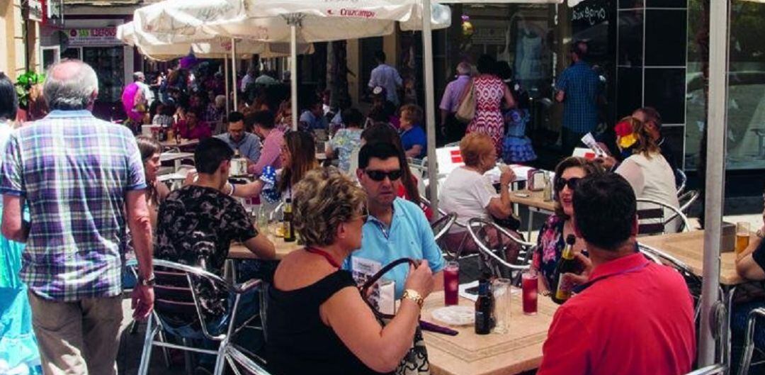 Terrazas instaladas en la feria de día en el centro de Jaén capital.