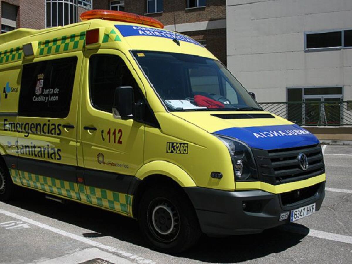 Herido un joven tras quedar atrapado en su vehículo en Escobar de Polendos