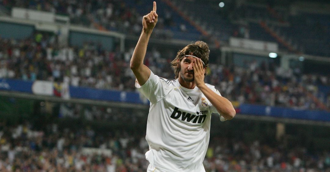 Esteban Granero celebra un gol con el Real Madrid en 2009.