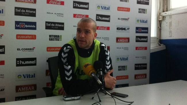 Víctor Laguardia en sala de prensa.