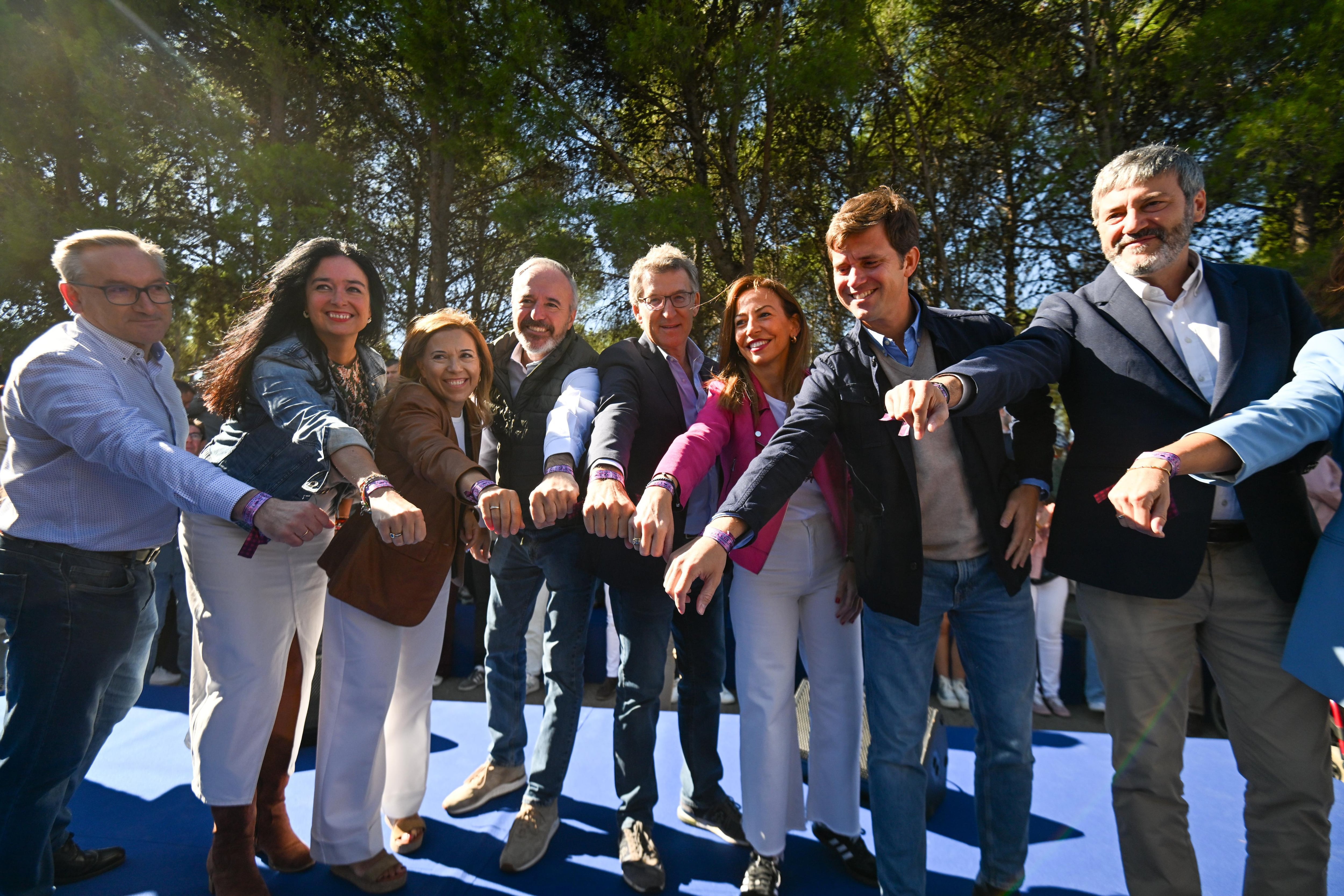 La alcaldesa de Huesca, Lorena Orduna, y el presidente provincial del PP, Gerardo Oliván, han participado en el Día del Afiliado del PP en Zaragoza, con Núñez Feijoo y Jorge Azcón