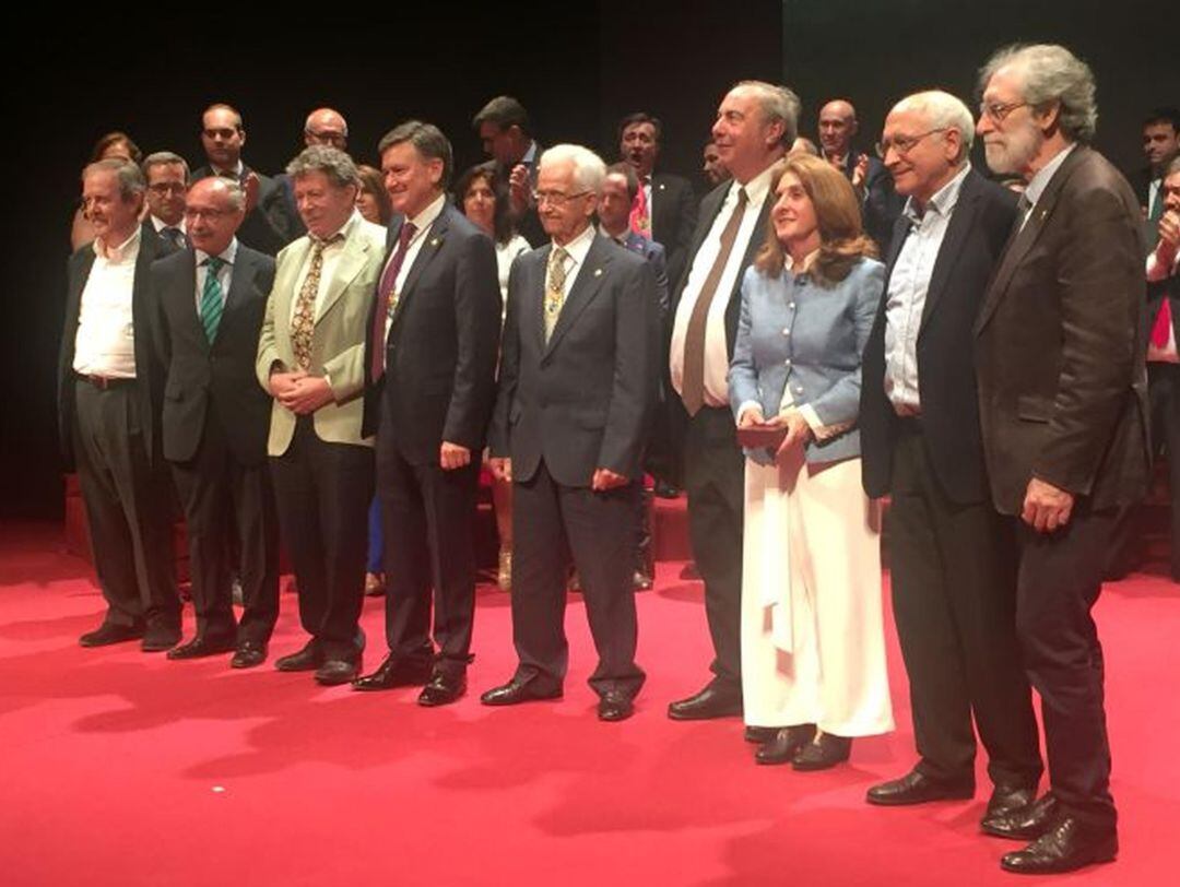 Alfredo Matesanz y el Nuevo Mester de Juglaria en el homenaje ofrecido por la Diputación de Segovia en el Teatro Juan Bravo