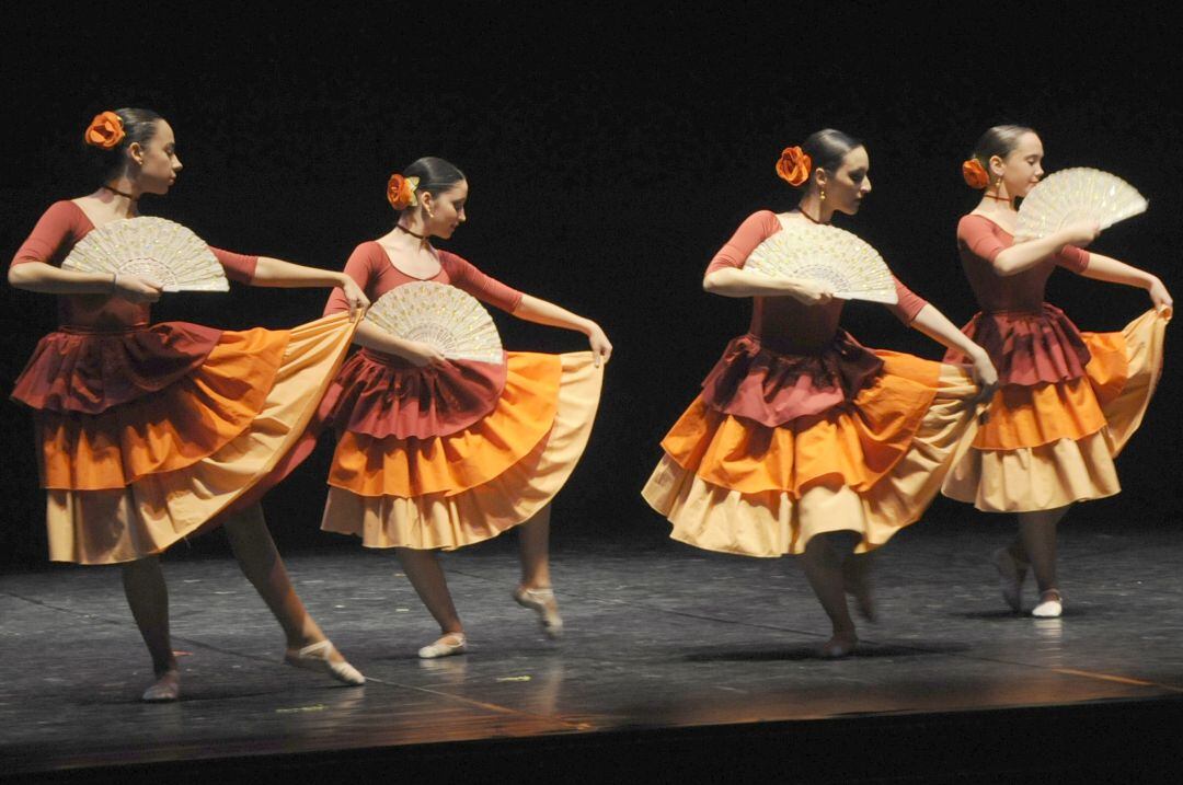 Alumnas de la Escuela de danza &quot;Rojas y Rodríguez&quot; de Móstoles