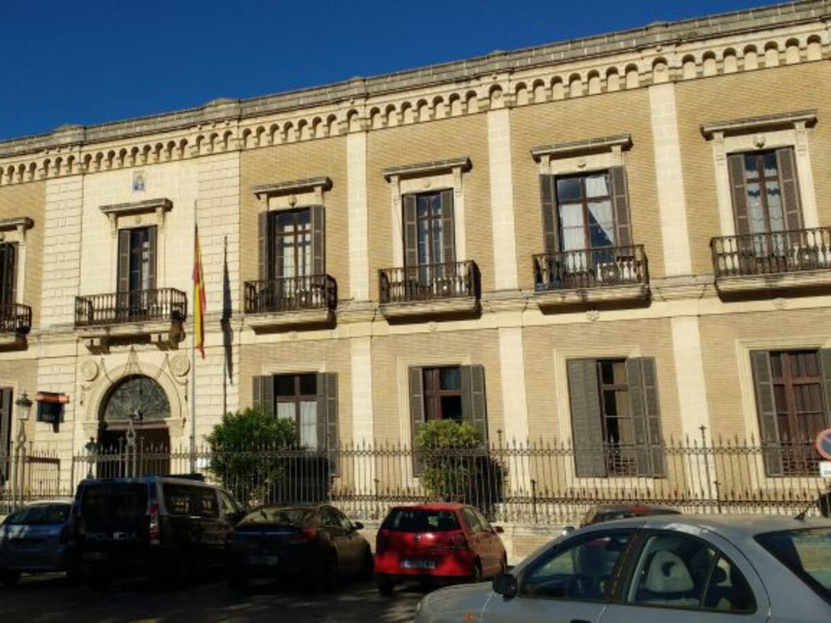 Dos arrestados por embestir a varios agentes tras robar en un bar de Icovesa