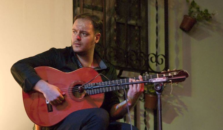 David Silva vuelve a Alcobendas, donde imparte clases de guitarra y cajón flamenco