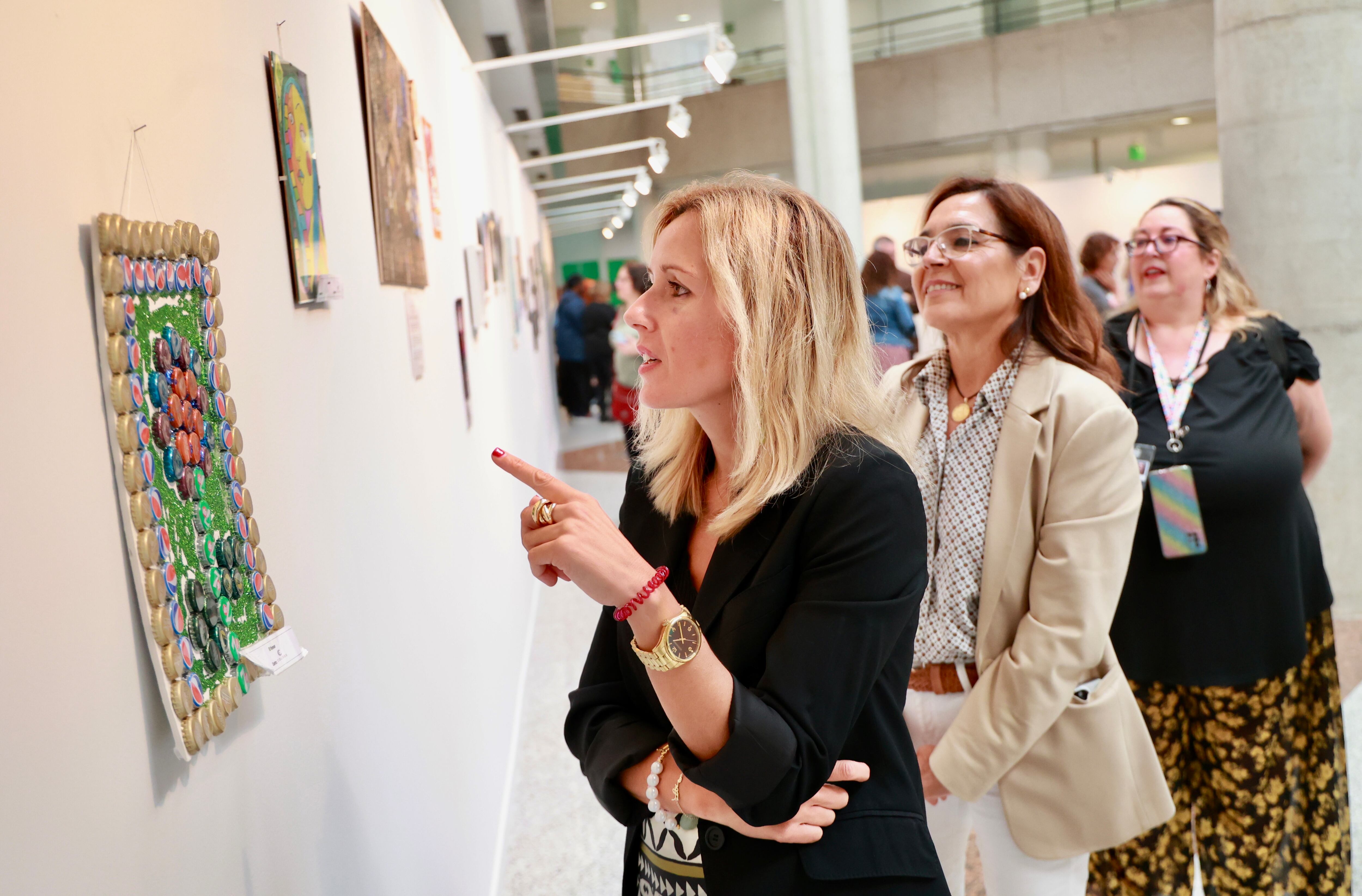 La exposición, hasta ahora ubicada en la biblioteca Marcos Ana de Sanse, se traslada al Ayuntamiento de Alcobendas hasta el lunes 30 de octubre