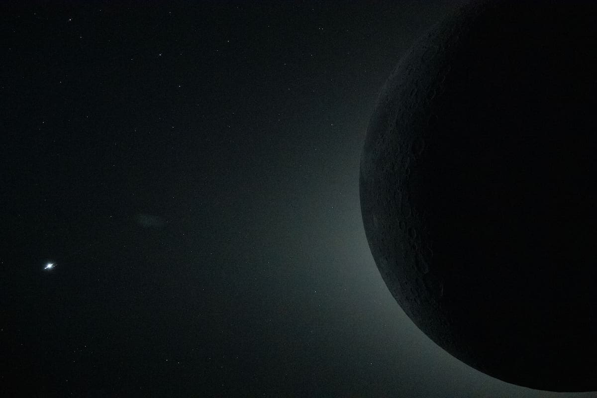 La Luna eclipsa totalmente al Sol