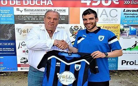 El presidente parleño Eugenio Fernandez Lagos y el nuevo entrenador, Berdote, durante su presentación.