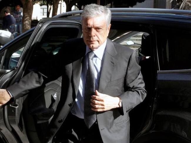 El expresidente de la CAM, Modesto Crespo a su llegada a la Audiencia Provincial de Alicante, donde comienza el juicio acusados de apropiación indebida y administración desleal por el cobro de 600.000 euros en dietas