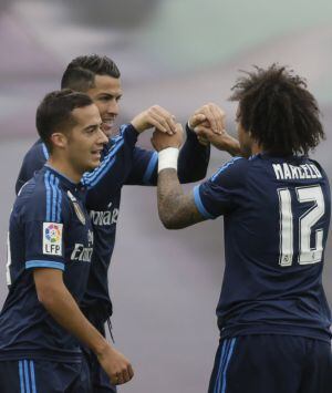 Lucas, Cristiano y Marcelo celebran el gol de Cristiano Ronaldo