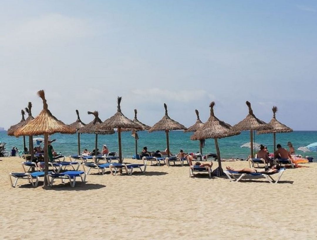 Sombrillas en Playa de Palma