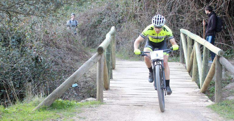 José Luis Carrasco en una de las etapas de la Vuelta a Córdoba.