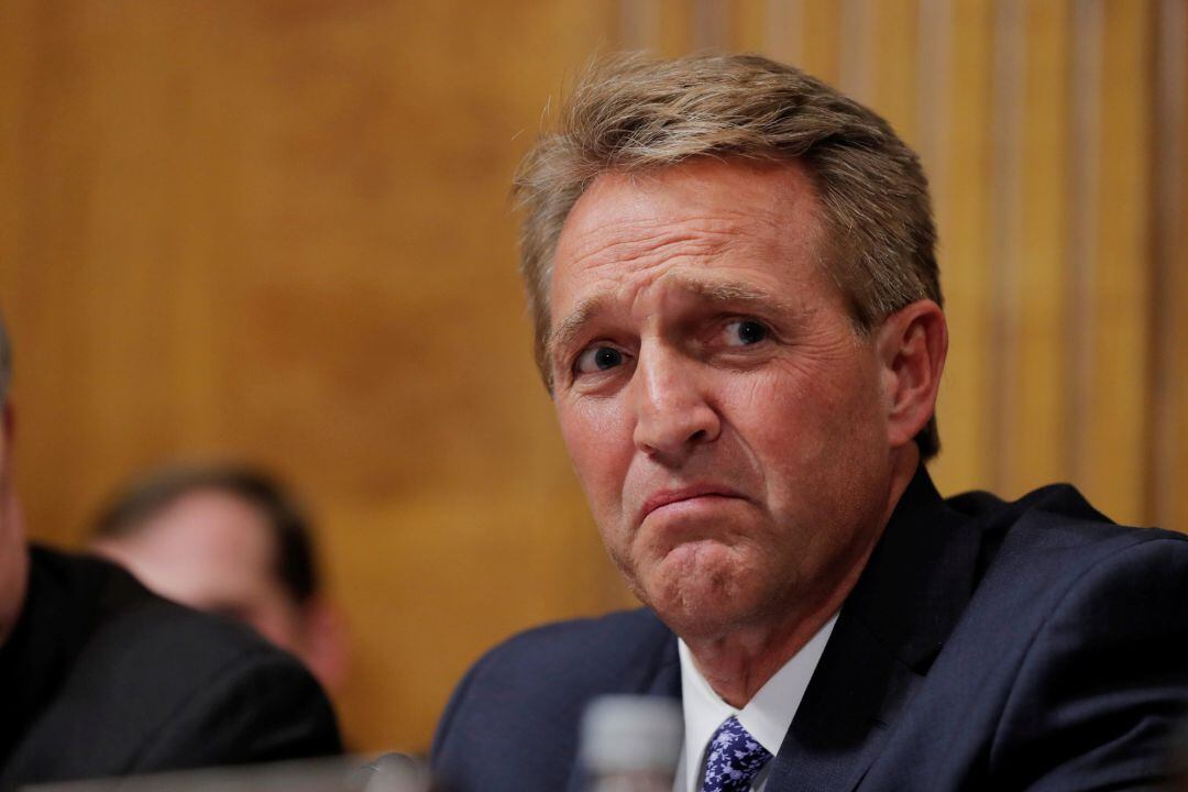 Jeff Flake durante una sesión del Senado. 